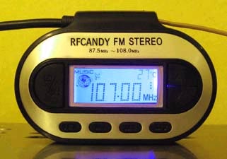 This photo show the Stereo FM transmitter. Wire to left is for audio input and wire to right is the modified RF output signal.